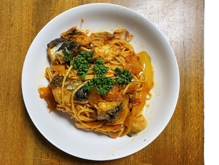 灰干しサバ トマトソースパスタ　完成